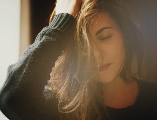 10 häufige Ursachen für Haarausfall bei Frauen